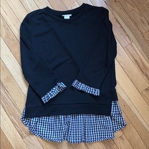 Black long sleeve top with buffalo check trim!